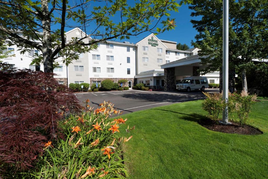 Country Inn & Suites by Radisson Portland International Airport OR Main image 1